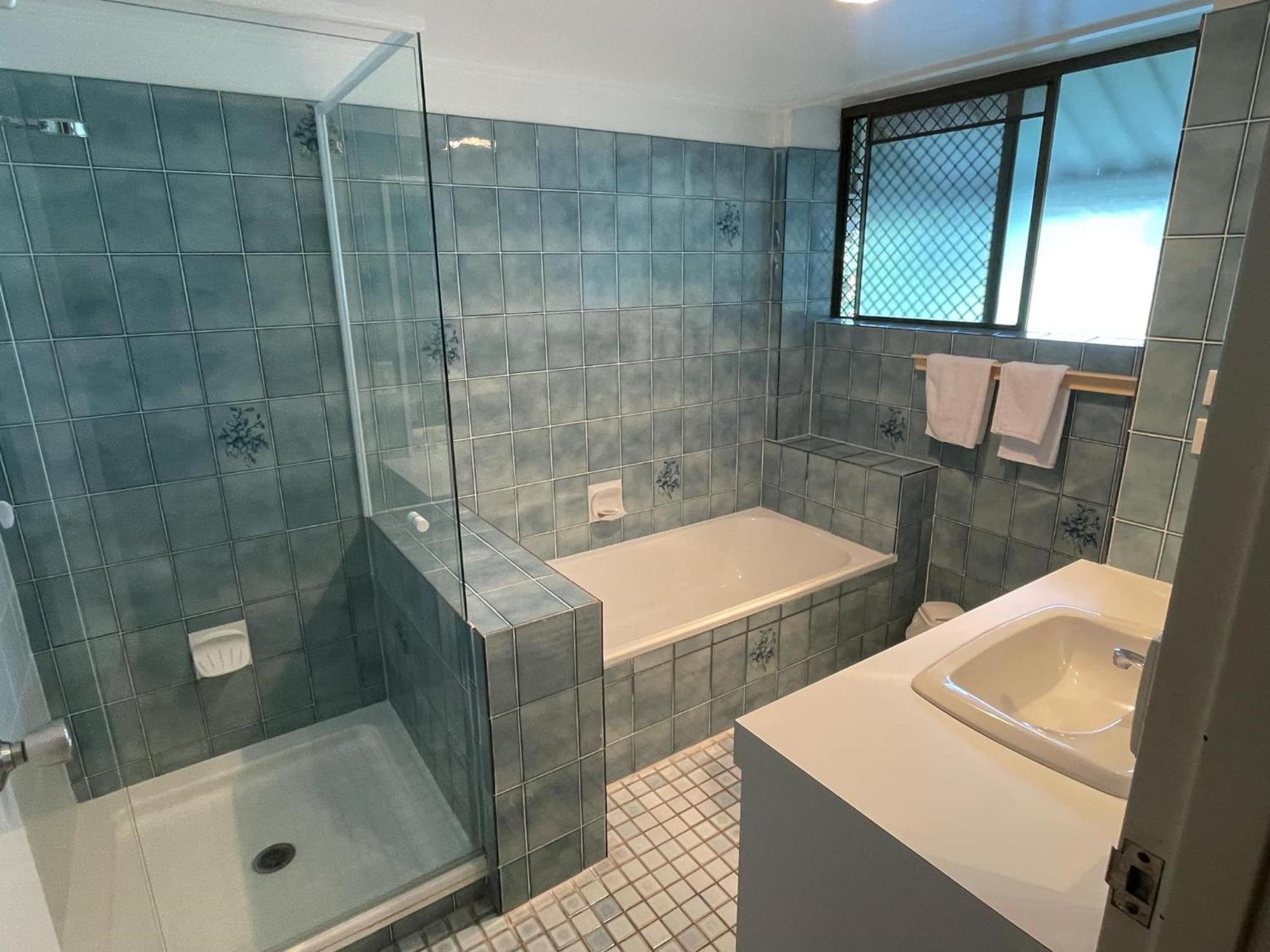 Placid Waters Holiday Apartments Bongaree エクステリア 写真